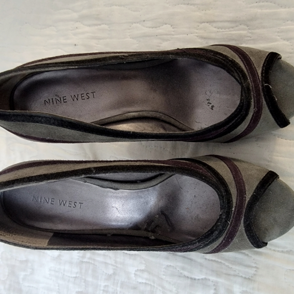 Nine West size 7 suede pumps